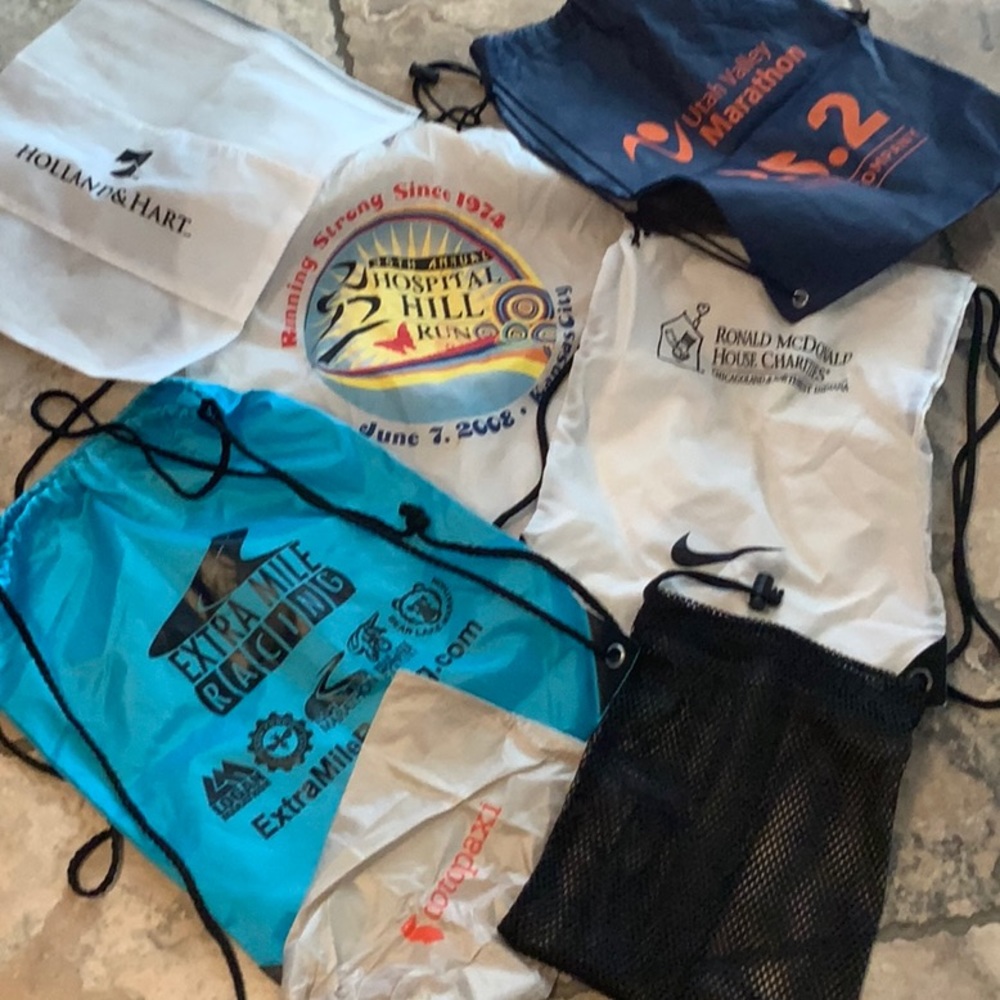 Bundle of 7 blue and white nylon and mesh totes(3 items for $15)